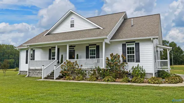 2460 Greenbriar Drive, Henagar, AL 35978
