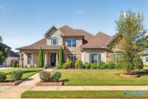 222 Coach Lamp Drive, Madison, AL 35758