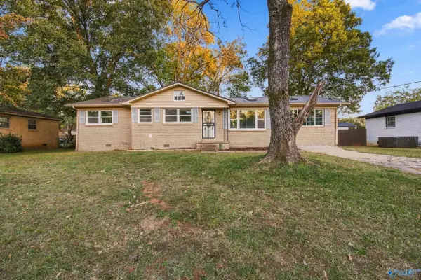 2015 Club View Drive Nw, Huntsville, AL 35810