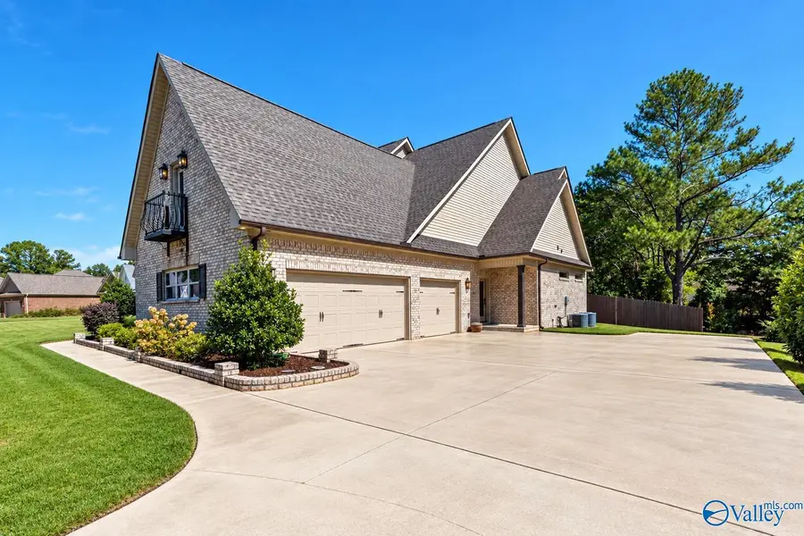 2055 SW Edinburgh Drive, Huntsville, AL 35803 - #2