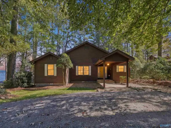 765 Point Of Pines, Guntersville, AL 35976