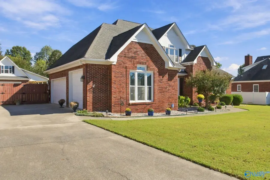 105 Foxboro Place Nw, Huntsville, AL 35806 - #3