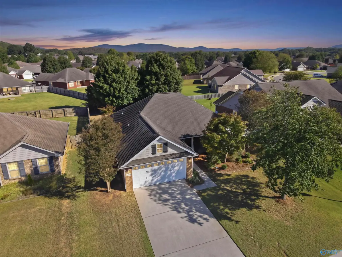 5004 Montauk Trail Se, Owens Cross Roads, AL 35763 - #1