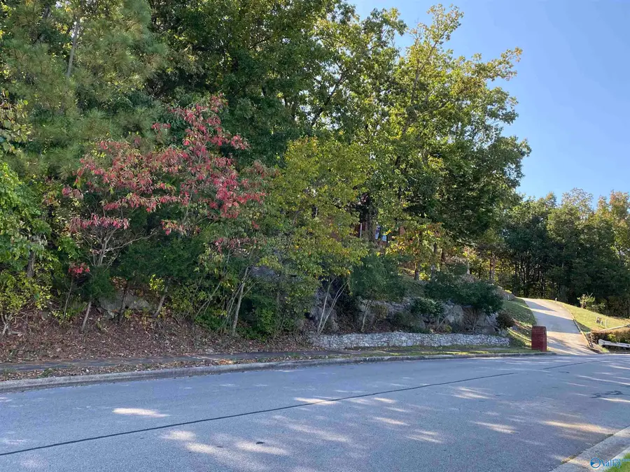 2414 Woodhurst Drive Se, Huntsville, AL 35803 - #3