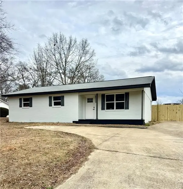 823 S 10th Street, Lanett, AL 36863