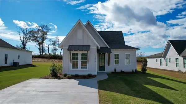 39 Crossing Court, Valley, AL 36854