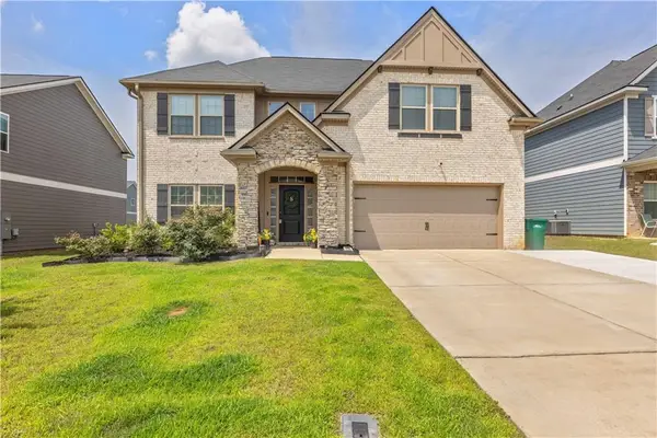 175 Red Oak Place, Smiths Station, AL 36877