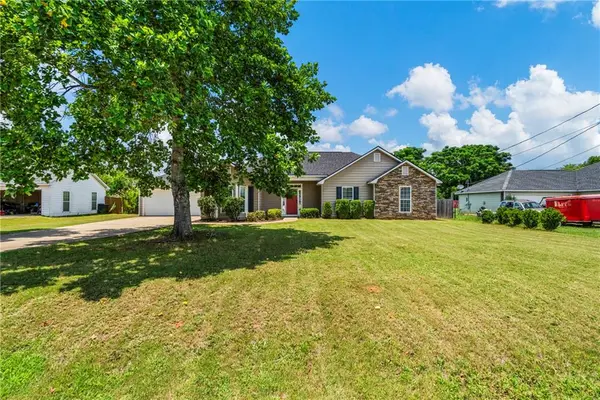 43 Honeysuckle Way, Fort Mitchell, AL 36856