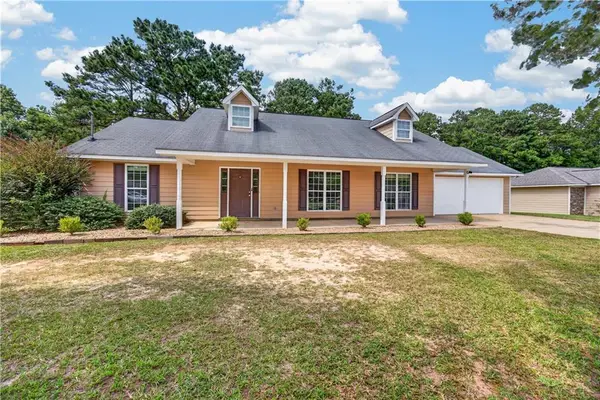 215 Lansdon Drive, Smiths Station, AL 36877