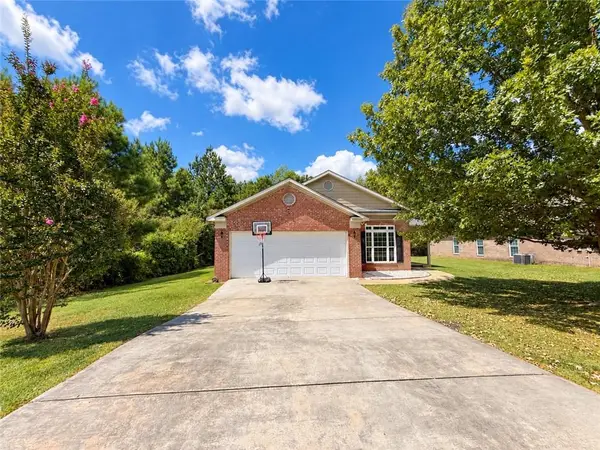 62 Lincolnshire Lane, Phenix City, AL 36870