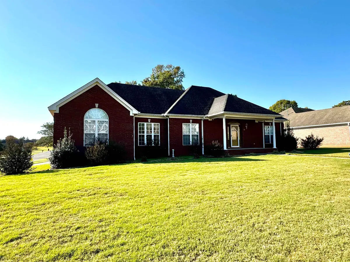 313 Kingston Dr, Florence, AL 35633 - Image #1
