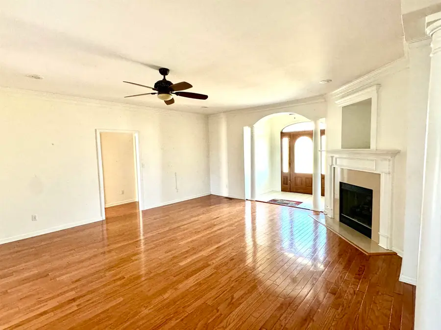 313 Kingston Dr, Florence, AL 35633 - Image #2