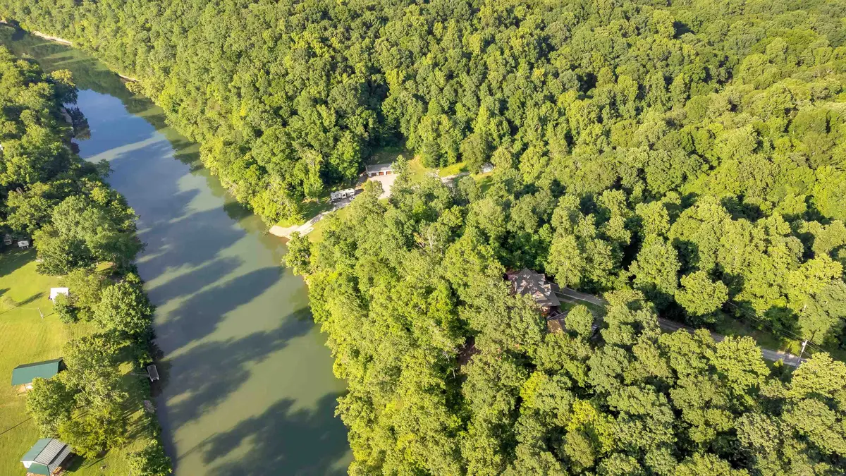 157 Shoals Overlook Dr, Florence, AL 35634 - Image #1