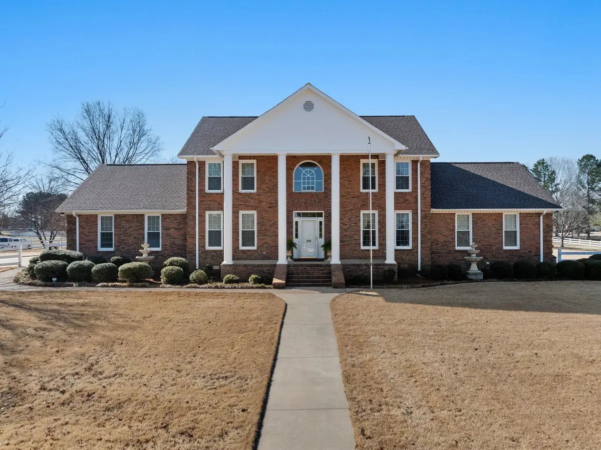 100 E Meadow Hill Dr, Florence, AL 35633 - Image #1