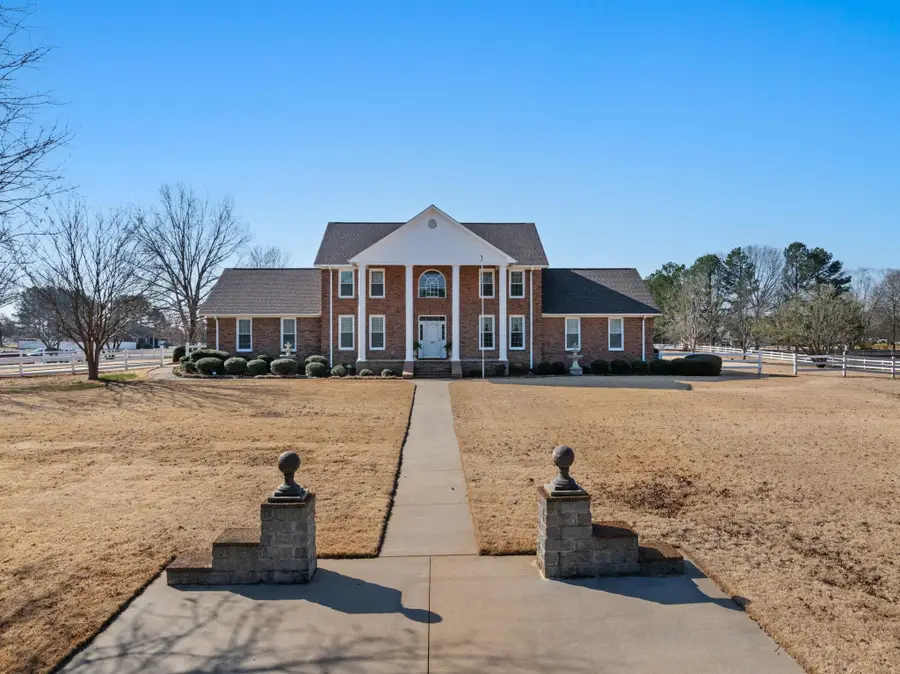 100 E Meadow Hill Dr, Florence, AL 35633 - Image #2