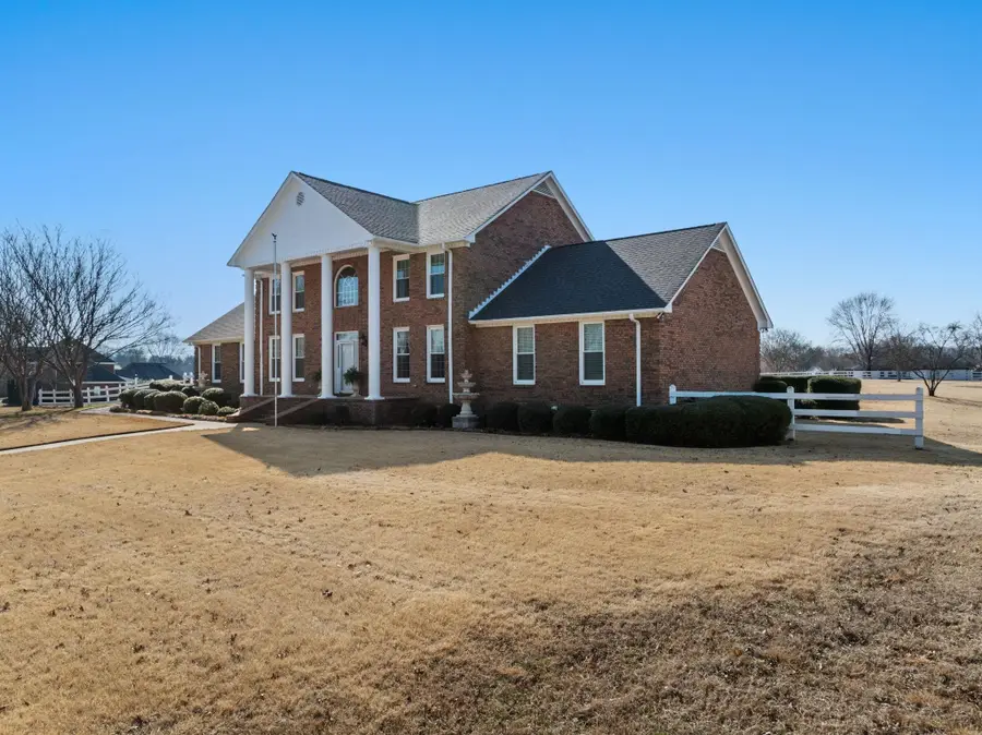 100 E Meadow Hill Dr, Florence, AL 35633 - Image #3