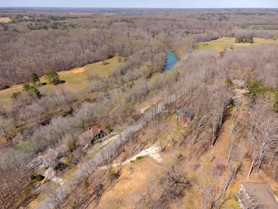 258 Creekside Dr, Florence, AL 35630 - Image #2