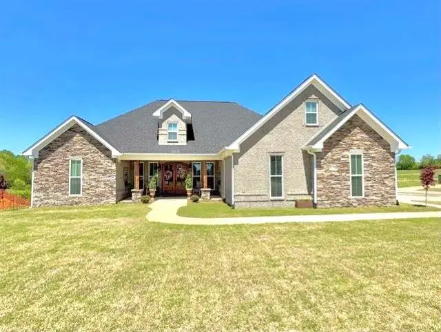 214 Chestnut Oak Dr, Florence, AL 35633 - Image #1
