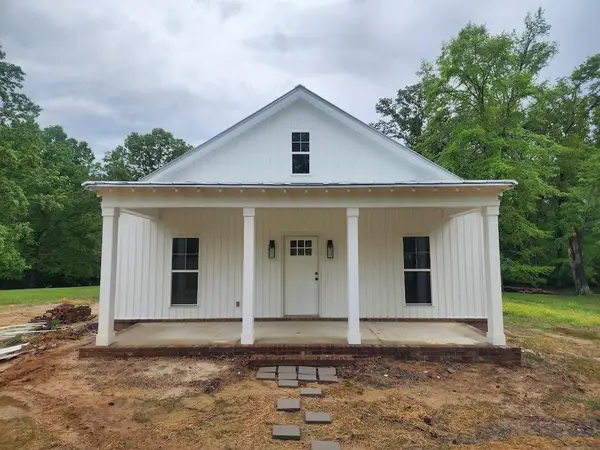 1804 Woodbreeze Cir, Hartselle, AL 35640