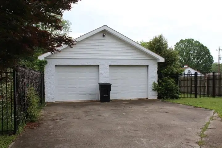 105 Guntersville St, Sheffield, AL 35660 - Image #2