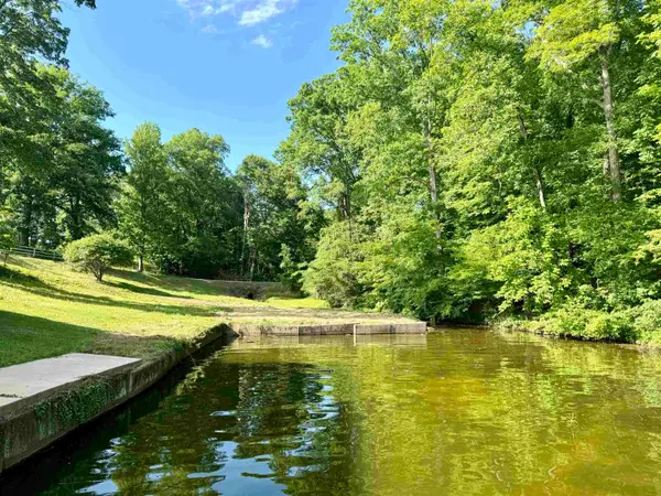 400 Robbins Beach Rd, Killen, AL 35645