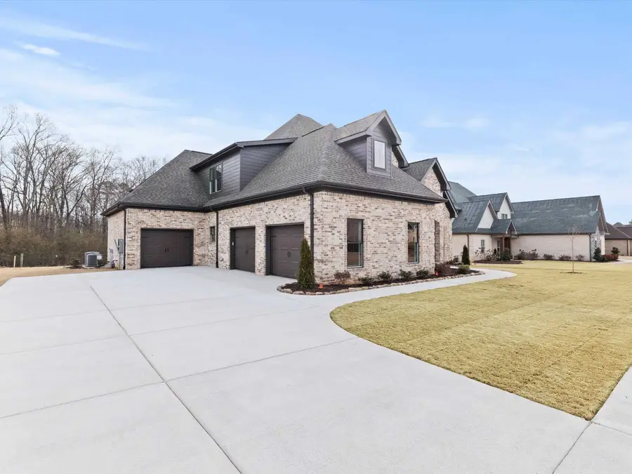 16178 Darby Dr, Athens, AL 35613 - #2