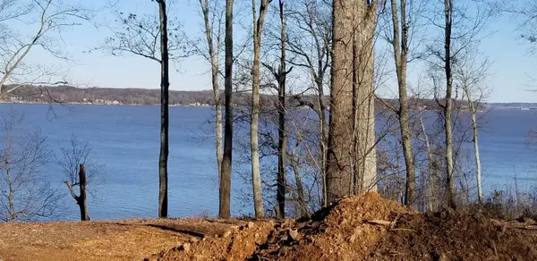 169 Crown Pointe Dr, Muscle Shoals, AL 35661