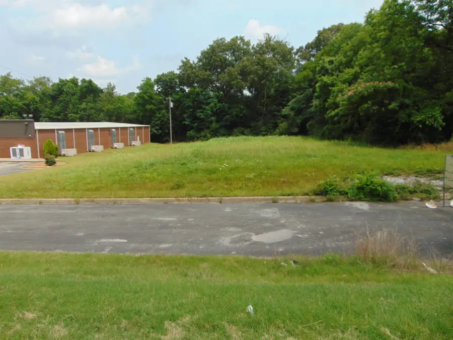 726 Cox Creek Pkwy, Florence, AL 35630 - Image #2