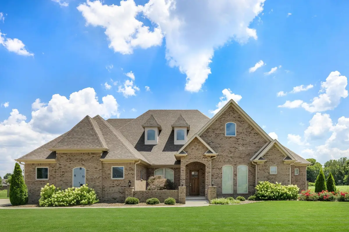 107 Barrington Ct, Muscle Shoals, AL 35661 - #1