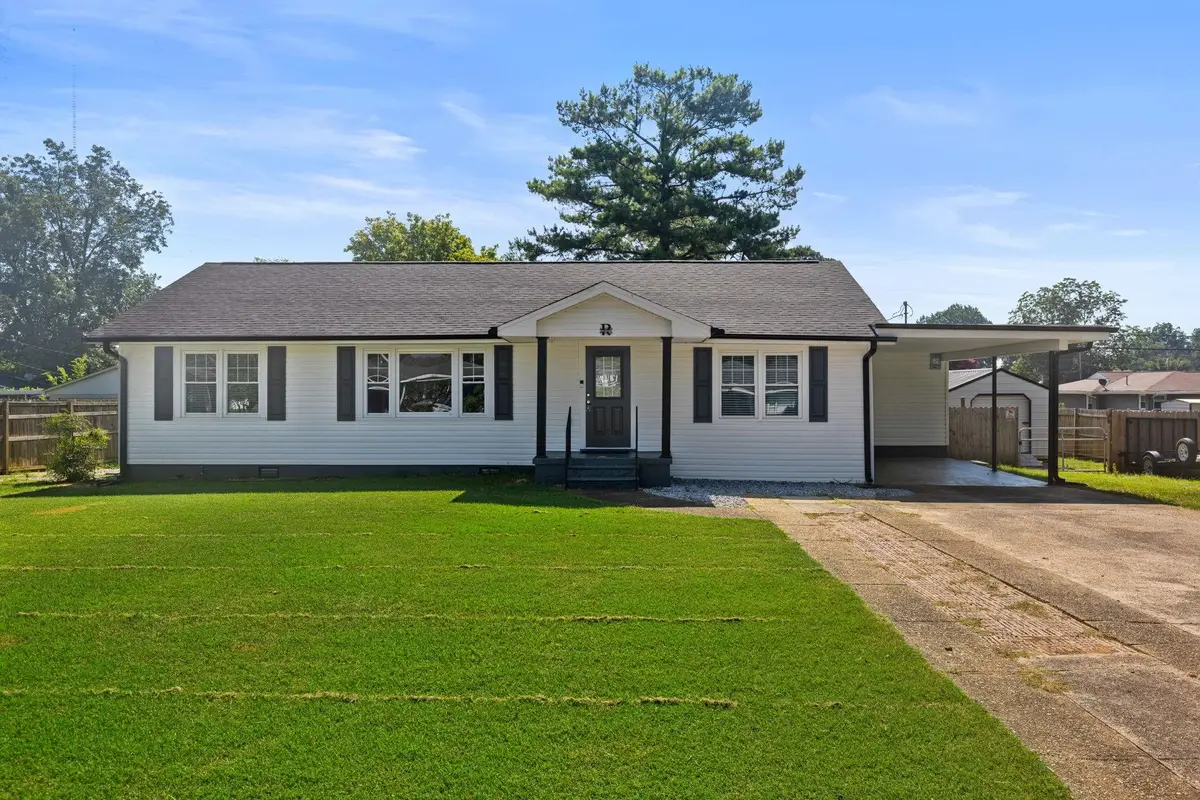 207 Ford St, Muscle Shoals, AL 35661 - #1