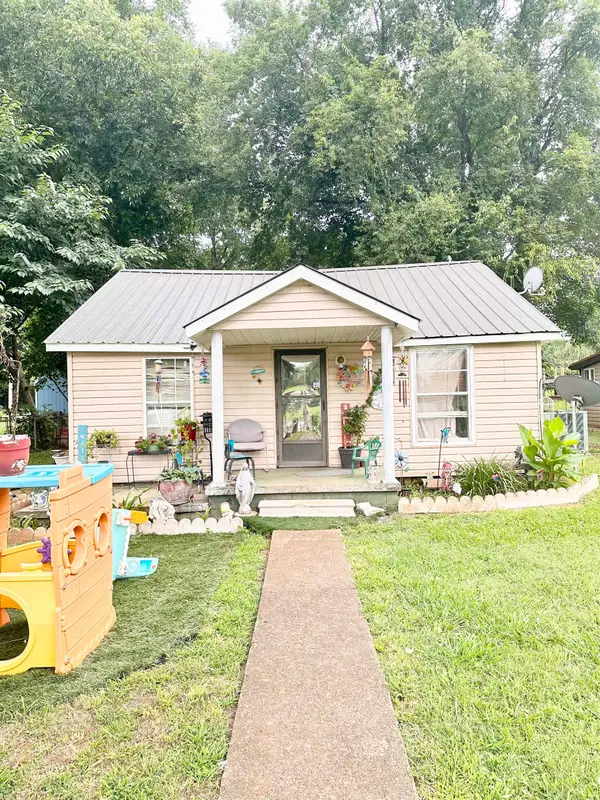 1212 W Montgomery Ave, Sheffield, AL 35660