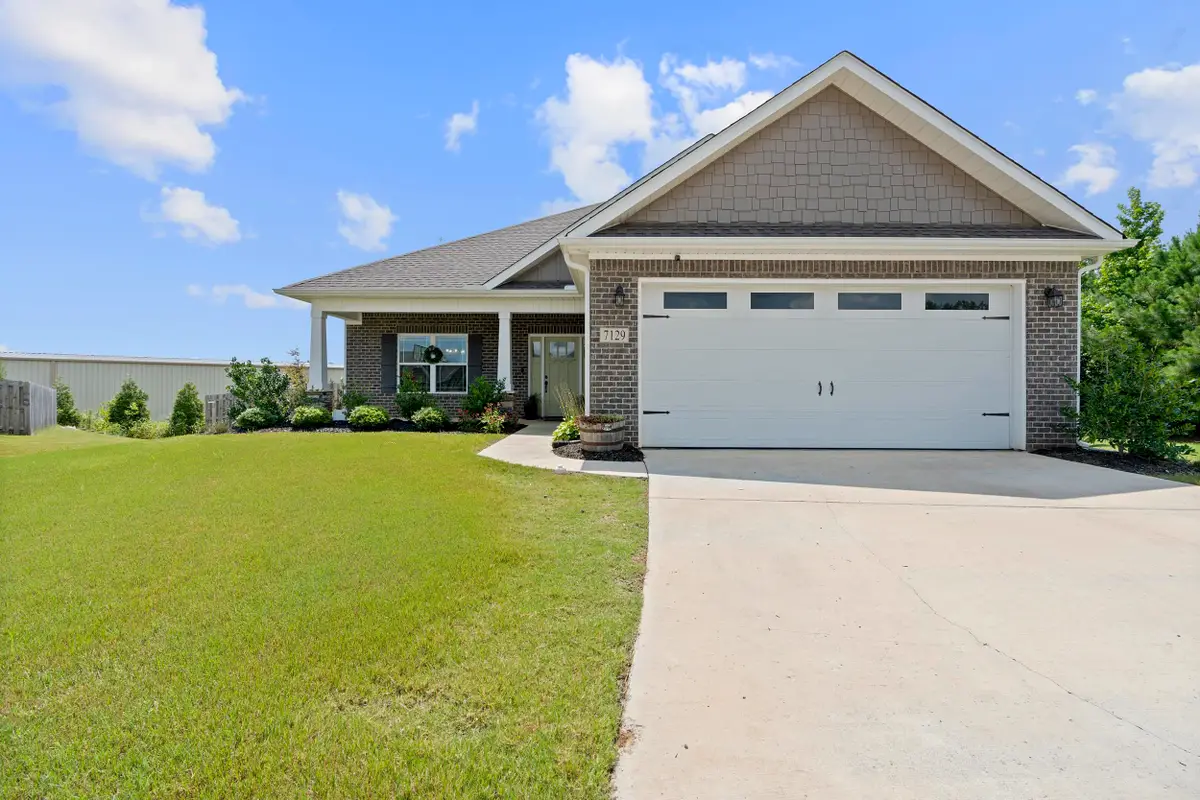 7129 Kingsbridge Ln, Owens Cross Roads, AL 35763 - #1