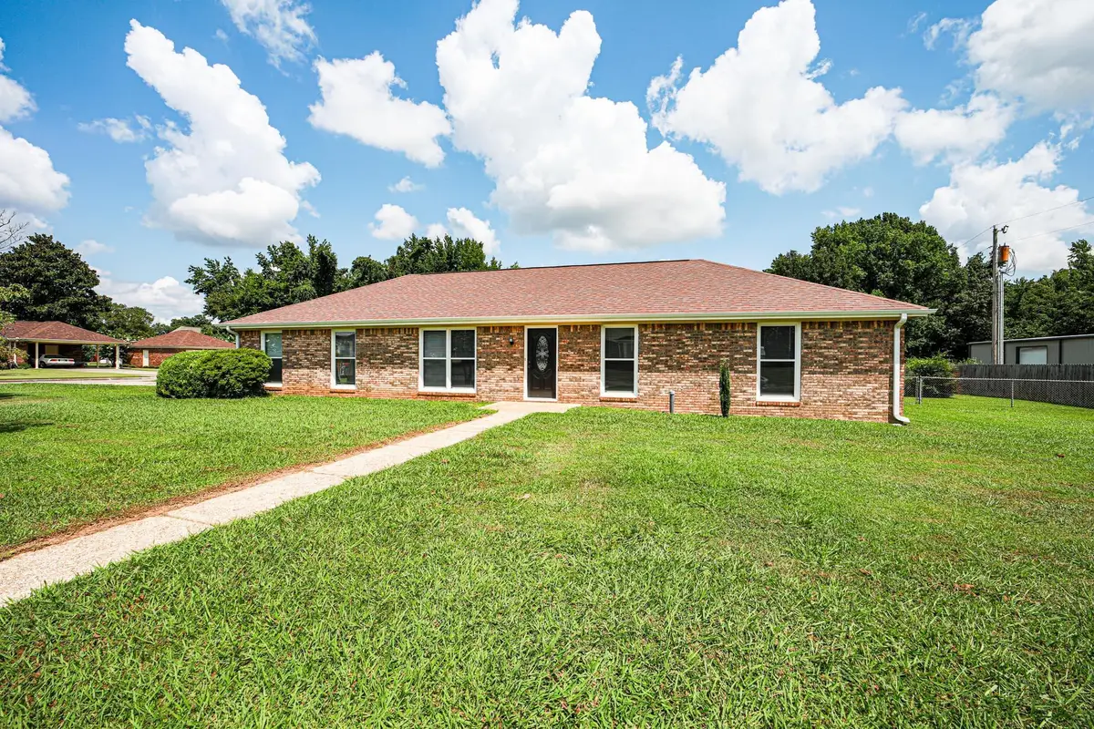 2301 Johns Ave, Muscle Shoals, AL 35661 - #1