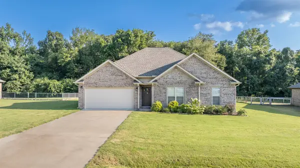 84 W Blue Heron Dr, Killen, AL 35645