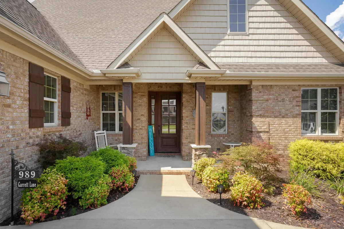 989 Garrett Ln, Florence, AL 35634 - Image #1