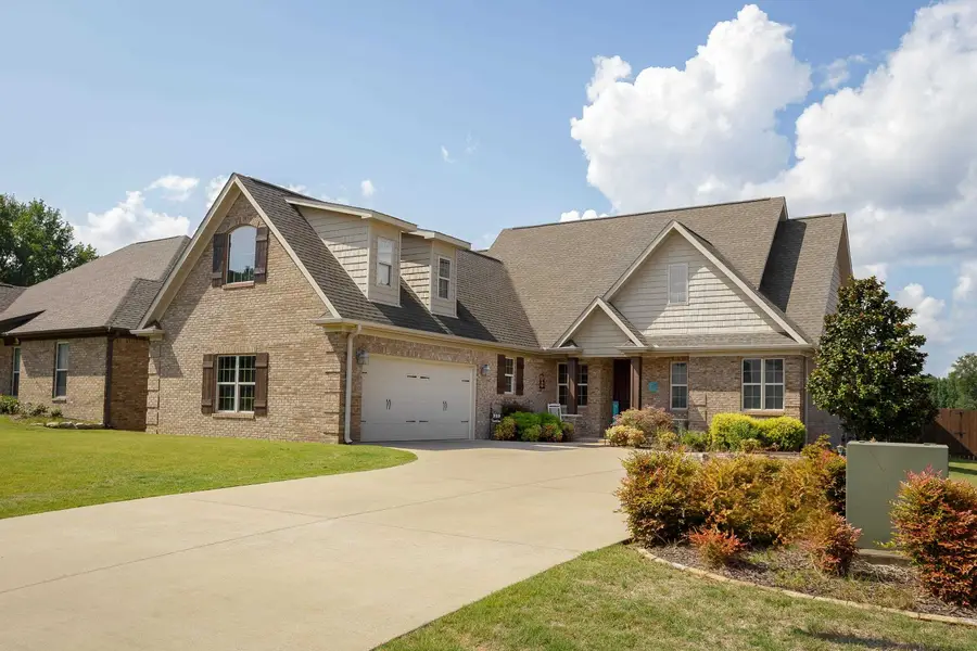 989 Garrett Ln, Florence, AL 35634 - Image #2