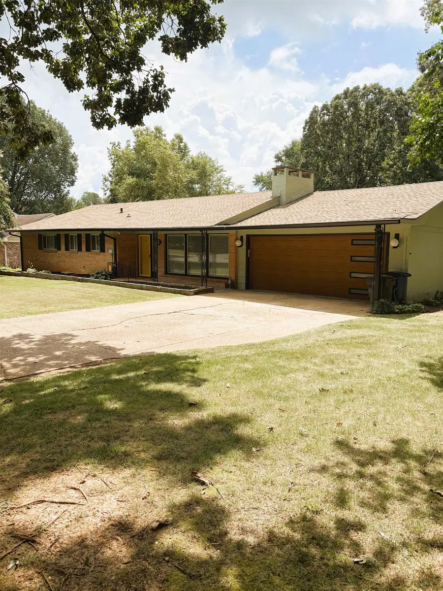 2132 Chickasaw Dr, Florence, AL 35630 - Image #2