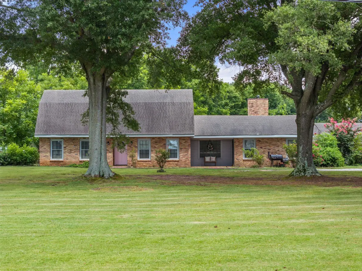 4885 Elledge Ln, Tuscumbia, AL 35674 - #1