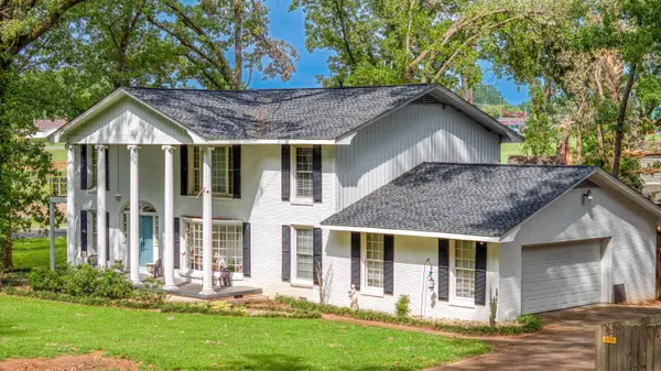 2006 Highland Cir, Muscle Shoals, AL 35661