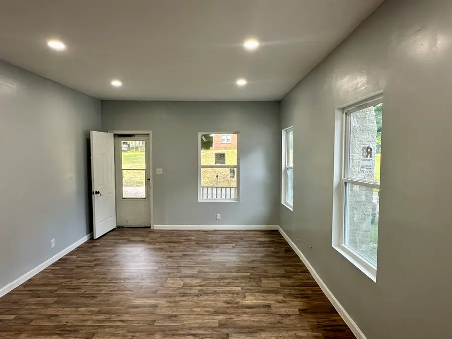 913 N Royal Ave, Florence, AL 35630 - Image #3