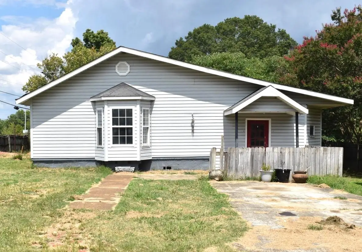 104 Osteen Cir, Florence, AL 35630 - Image #1