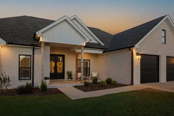 200 E Wynchase Dr, Muscle Shoals, AL 35661