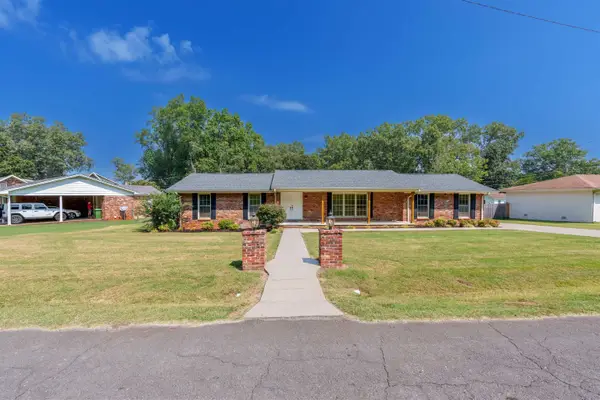 2011 Oak Dr, Muscle Shoals, AL 35661