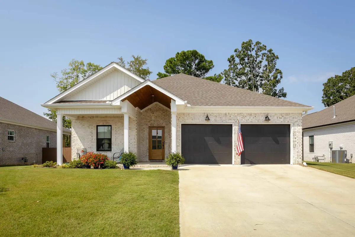 157 Silver Leaf Ln, Florence, AL 35633 - Image #1