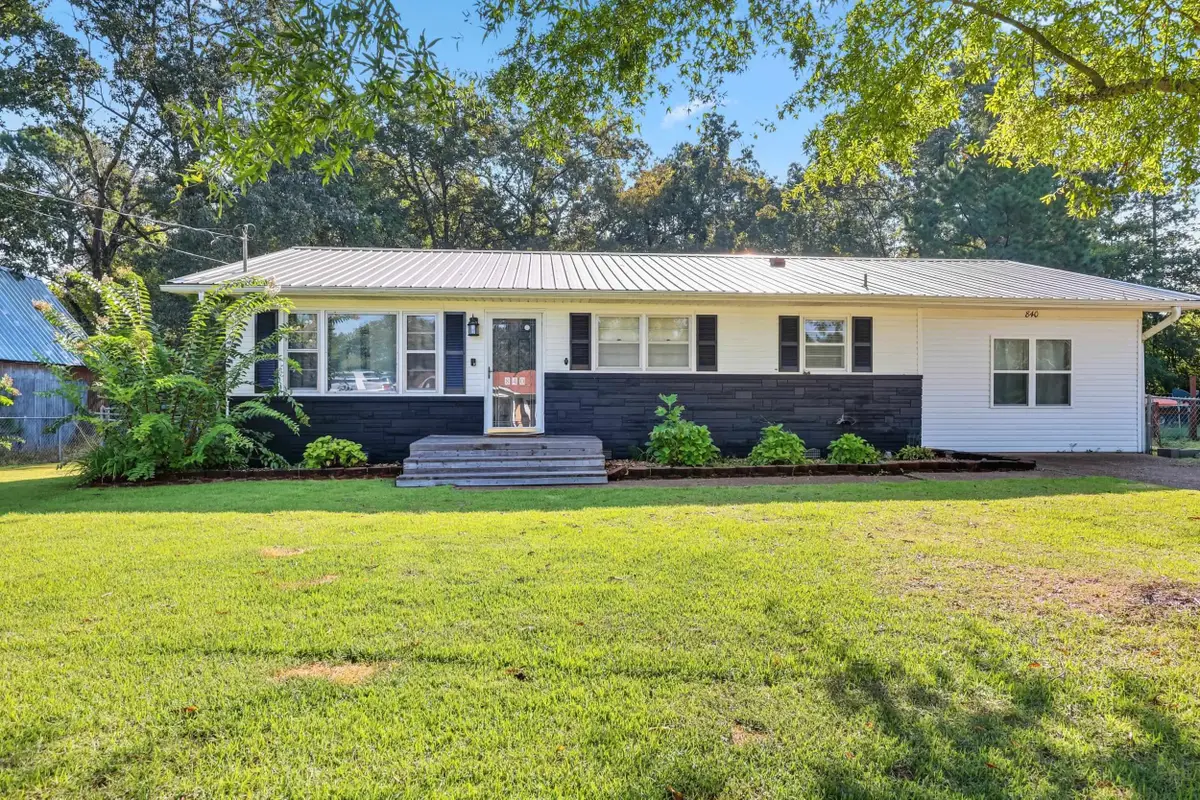 840 Pine St, Cherokee, AL 35616 - #1