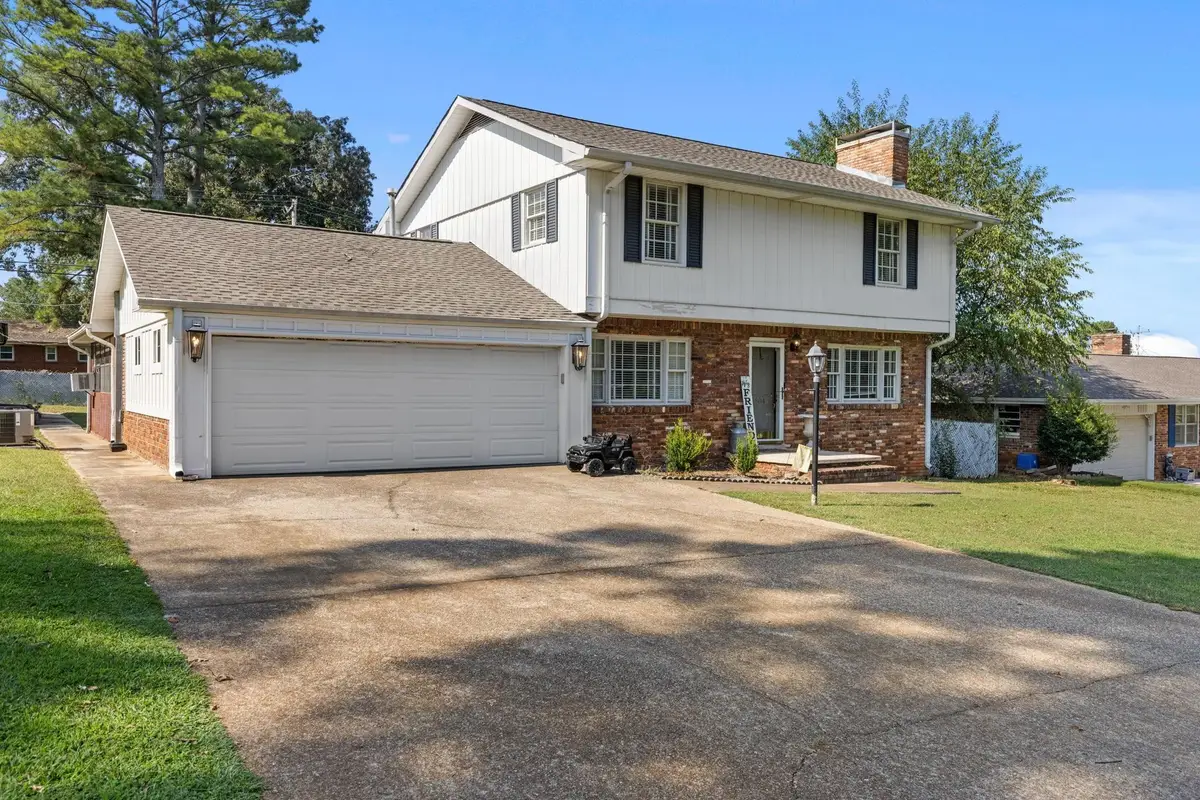 804 Volunteer Dr, Tuscumbia, AL 35674 - Image #1