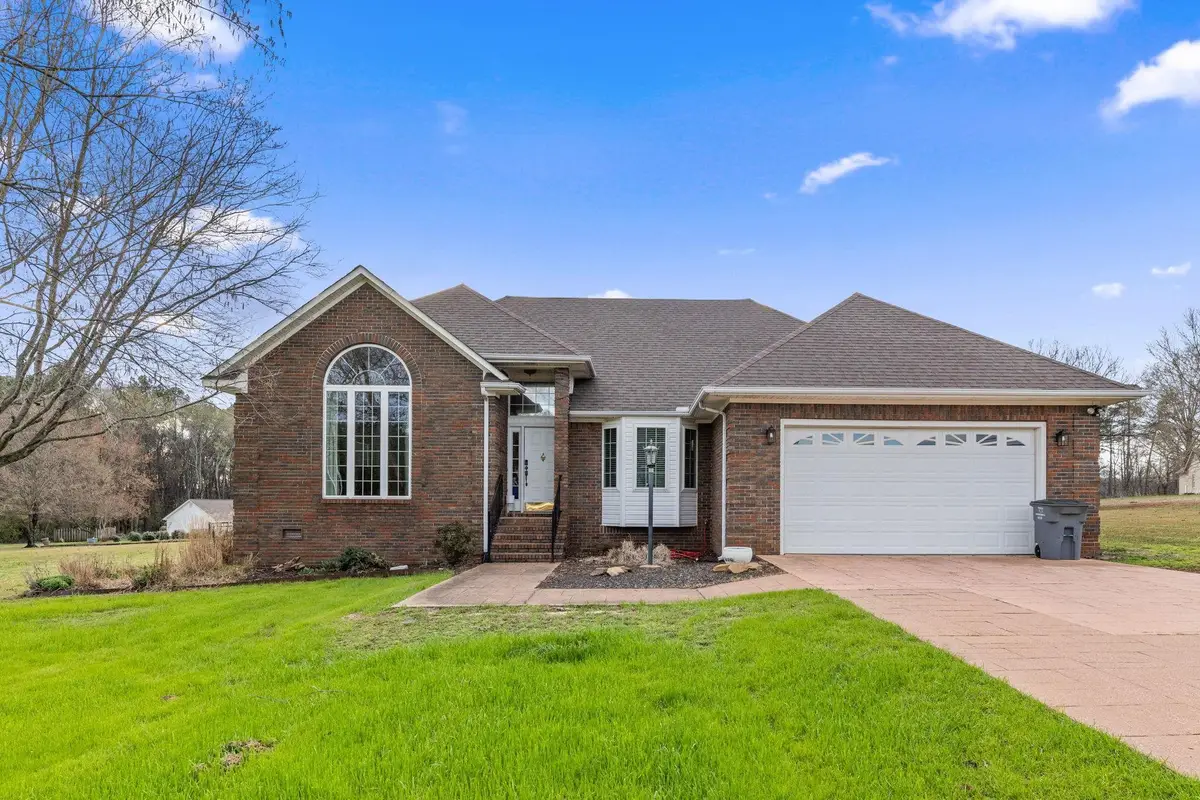 460 Thornton Dr, Rogersville, AL 35652 - #1