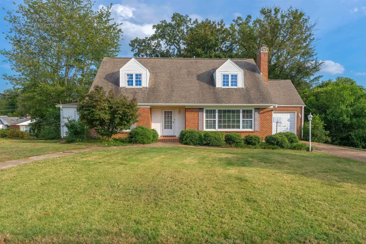 805 River Bluff Dr, Sheffield, AL 35660 - #1