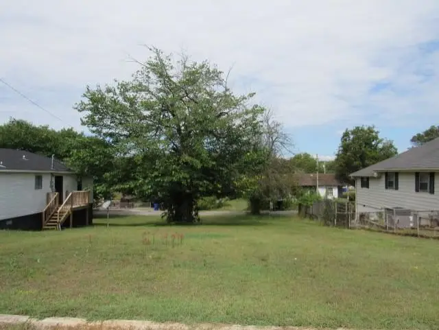 114 White St, Florence, AL 35630 - Image #2