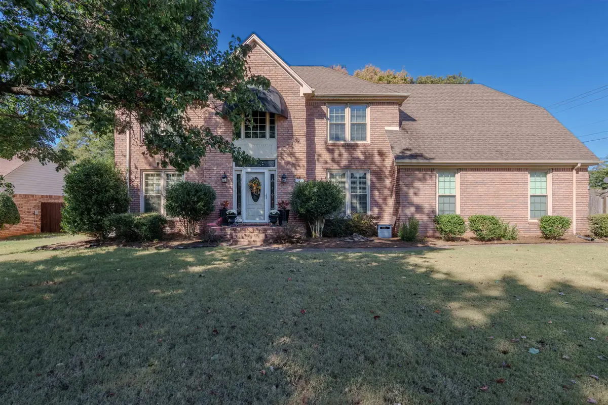 2207 Jennifer Ave, Muscle Shoals, AL 35661 - #1